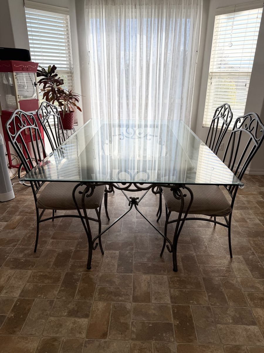 Glass table w/ 6 chairs