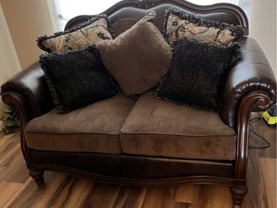 Traditional Brown Leather & Fabric Loveseat with Rolled Arms and Accent Pillows