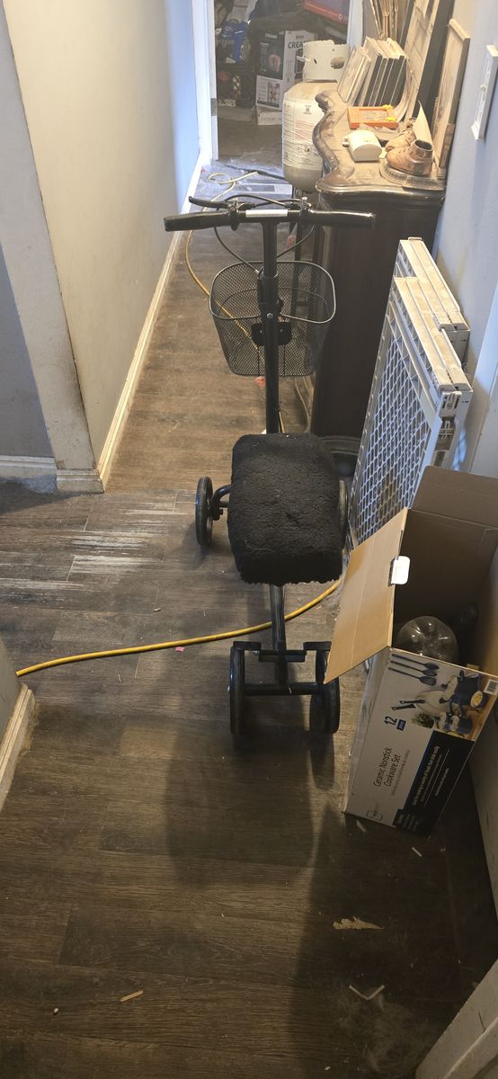 Knee scooter