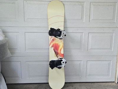 155 cm Airwalk Matrix Snowboard Union Flite Pro Bindings
