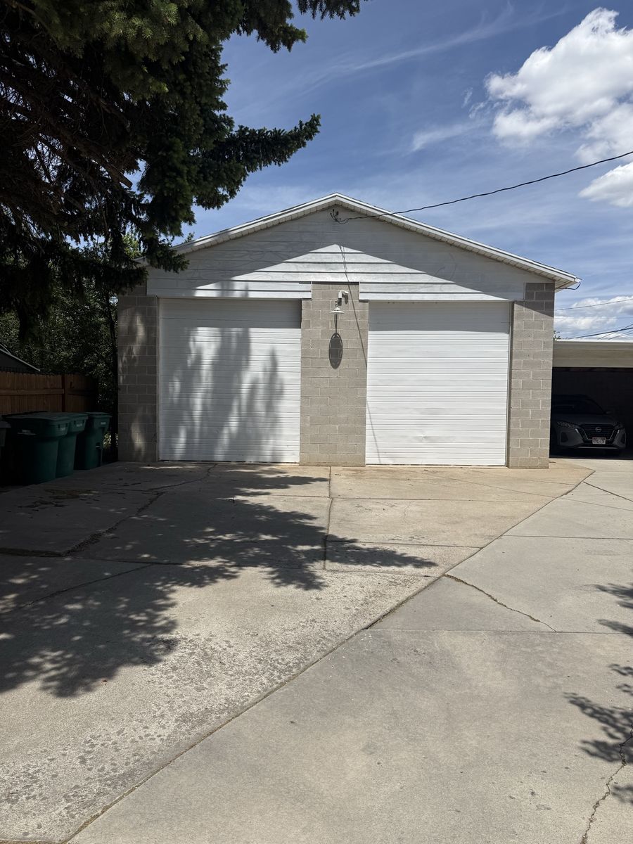 24 x 28 storage garage for rent