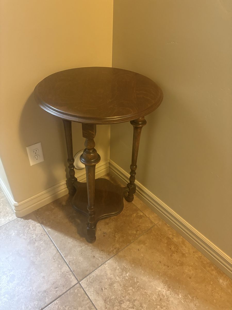 Entry way table