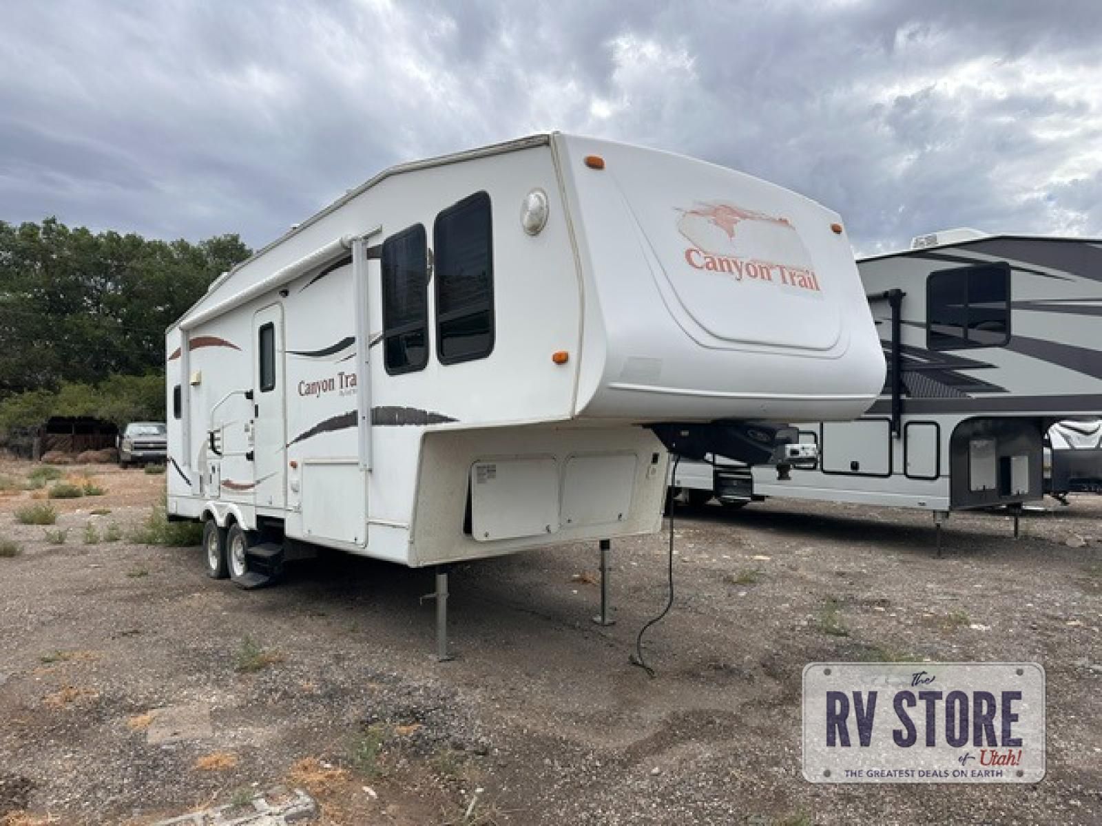 2008 Gulf Stream RV Canyon Trail Mid Profile 25 FRKW Fifth Wheel Front Bedroom|Rear Kitchen