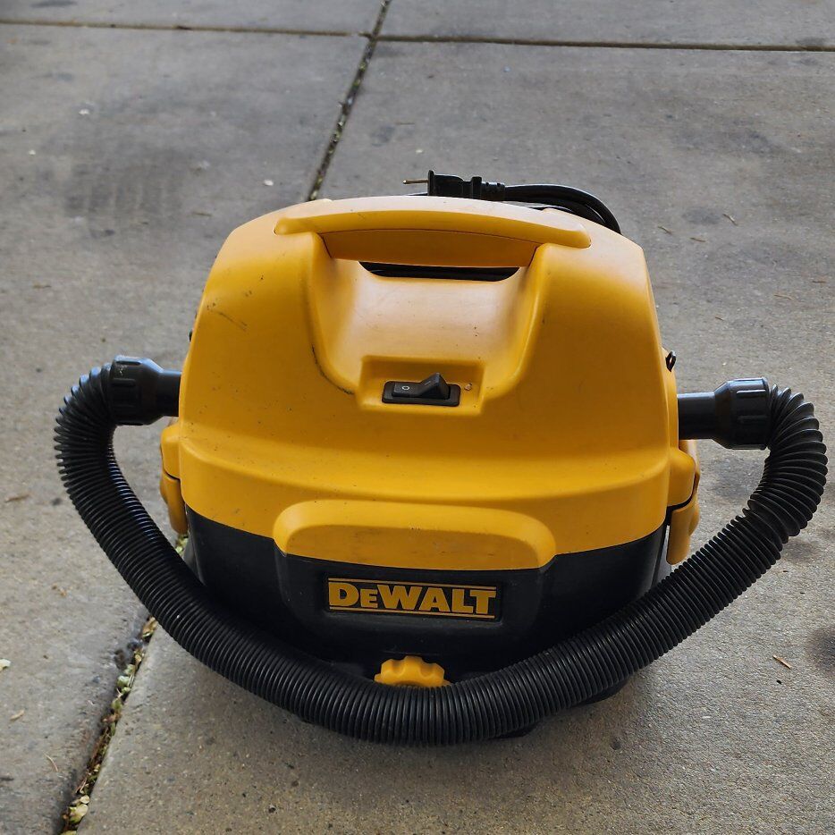 delwalt vacuum
