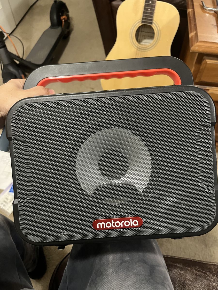 Motorola Sonic Maxx 810 Portable Bluetooth Speaker