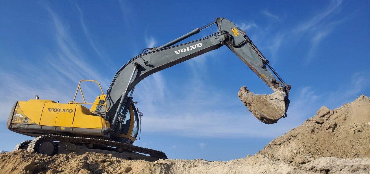 2001 Volvo EC210 Excavator For Sale