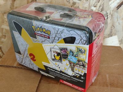 Pokémon Celebrations Collectors Chest Pokemon Card