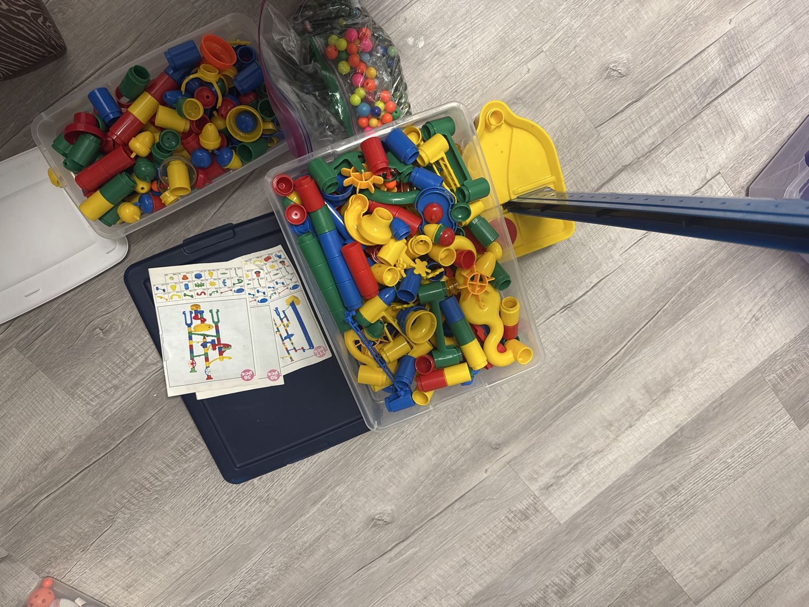 Marble run with motorized elevator plus marbles