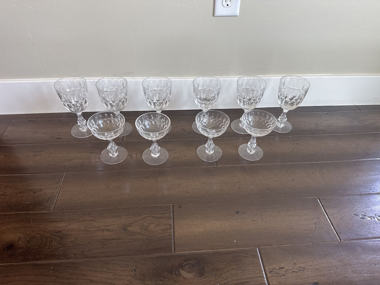 Elegant Vintage Diamond Cut Crystal Clear Champagne Coupe & Wine Glasses - Set of 10