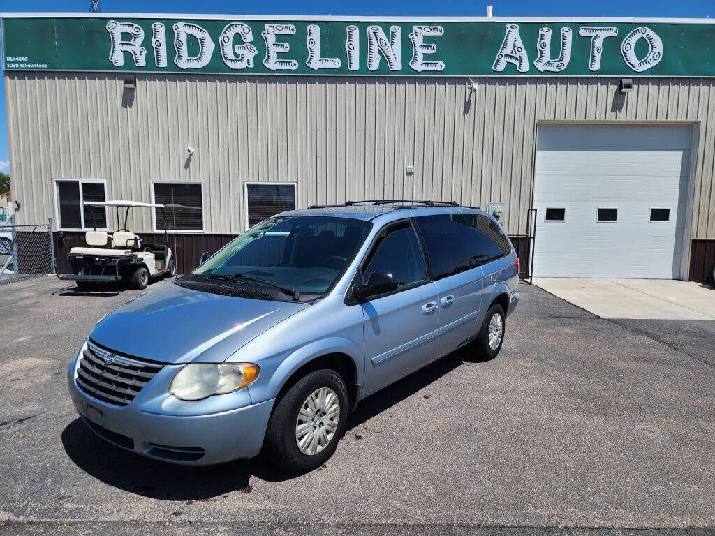 2005 CHRYSLER TOWN AND COUNTRY LX