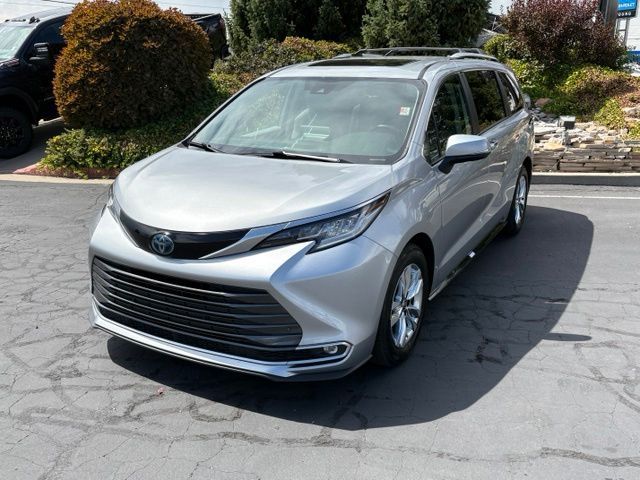 2022 Toyota Sienna Limited 7-Passenger
