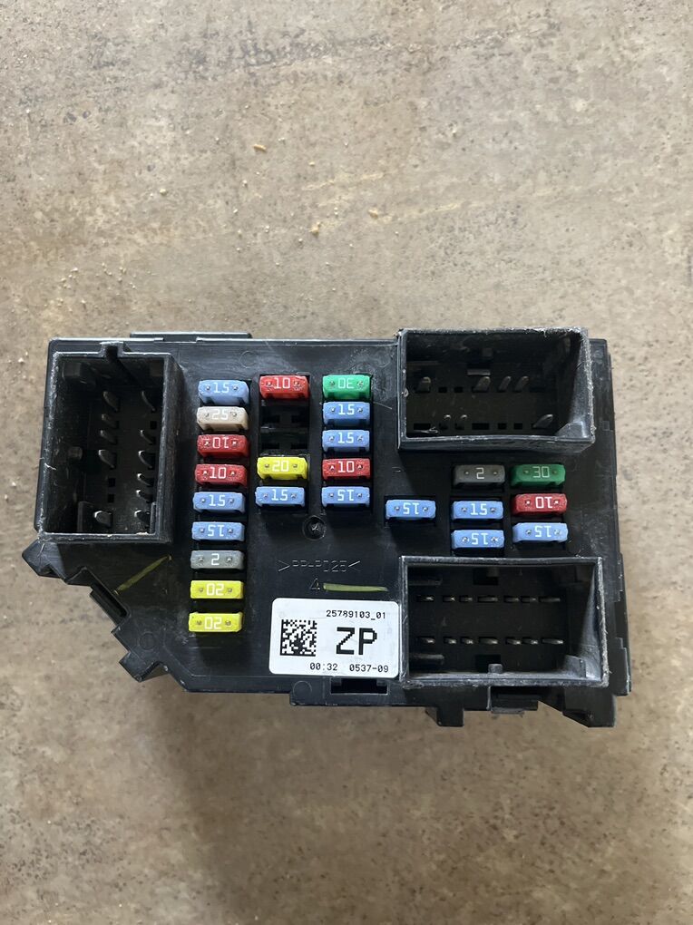 07-11 GMC GMC SIERRA Interior Fuse Junction Block
