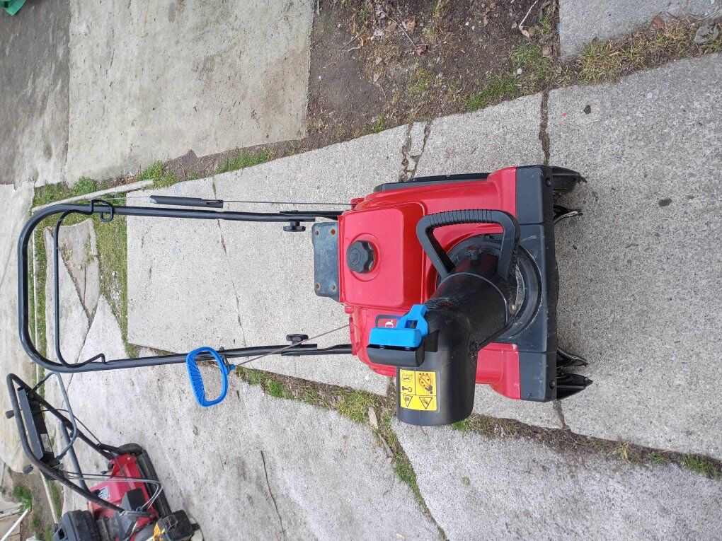 Toro 4 Cycle Snow Blow With Electric Start