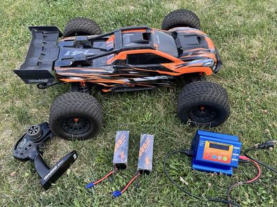 Traxxas XRT 1/5 8S 4X4 Truggy With Batteries & Charger