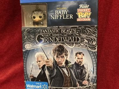 Fantastic Beasts Crimes Of Grindelwald Blu Ray DVD & Keychain