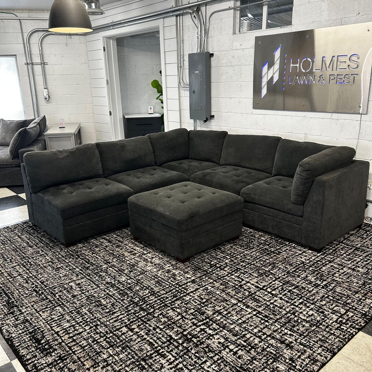 COSTCO THOMASVILLE TISDALE 6-PIECE FABRIC MODULAR SECTIONAL W/ STORAGE OTTOMAN, DARK GRAY!!