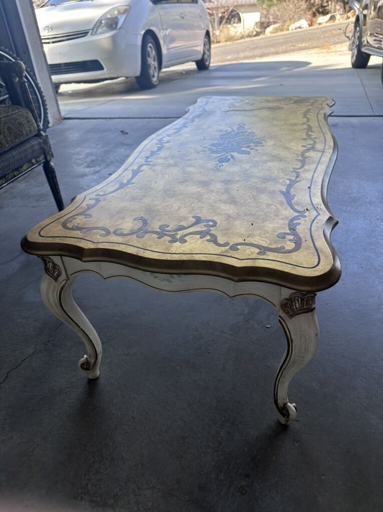 Coffee table with 2 side tables