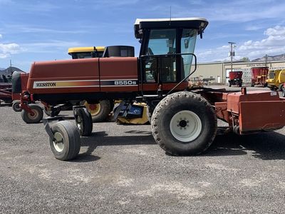 Hesston 8550s Self Propelled Rotary Windrower