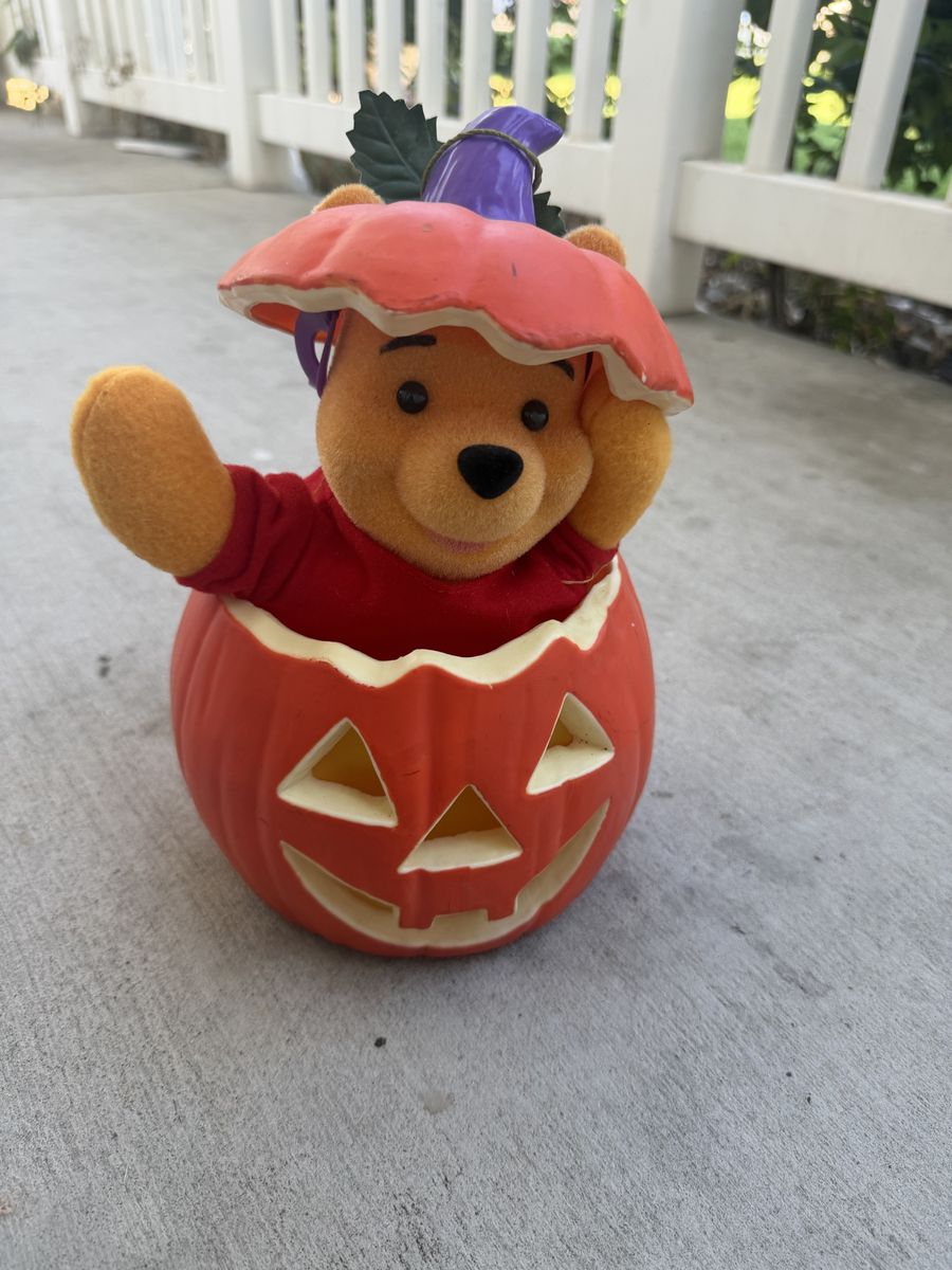 Disney Winnie the Pooh Halloween Pumpkin Decoration 9" Battery Operated