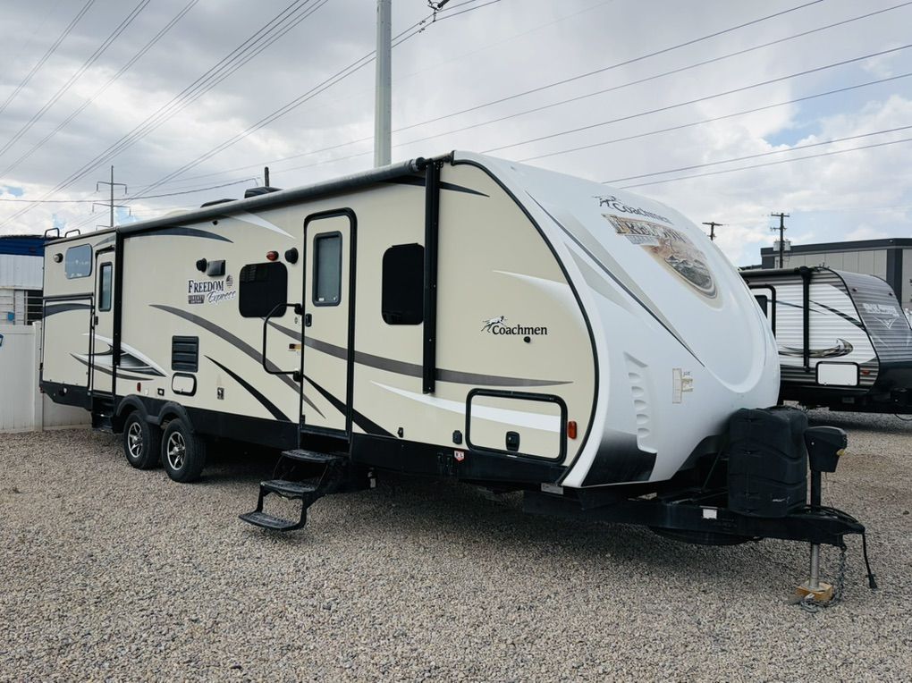 2017 Coachmen Freedom Liberty Edition 310BHDS