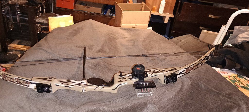 HOYT (ROCKER) LEFT Handed Compound Bow
