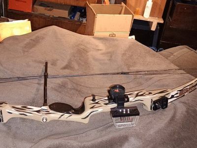 HOYT (ROCKER) LEFT Handed Compound Bow