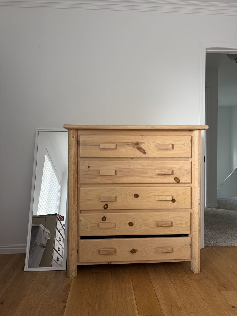 2 Solid Wood 5-Drawer Dresser Chest in Natural Pine Finish