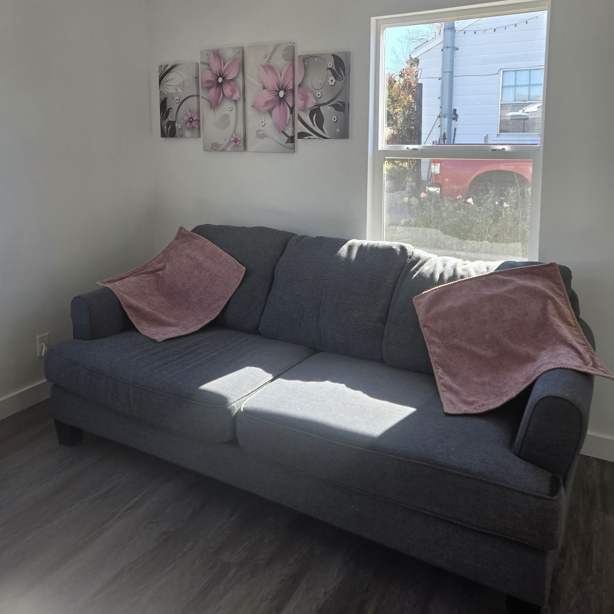 Main image 7