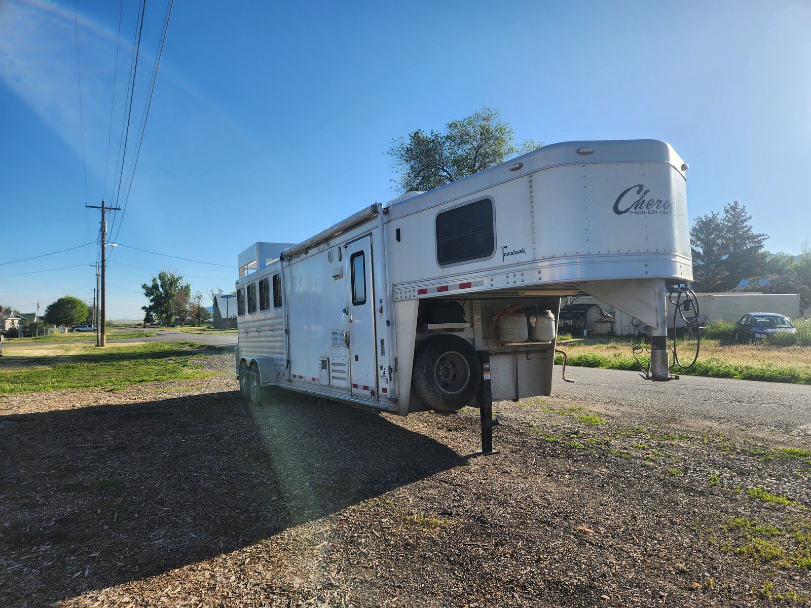 2006 Cherokee tomahawk living quarters
