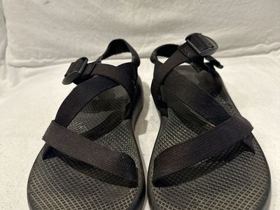 Chaco men’s size 11, black hiking sandals