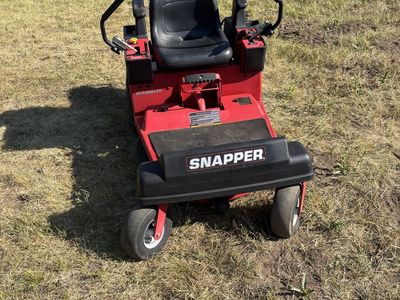 Snapper zero turn riding mower