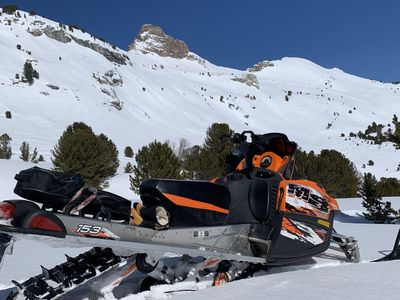 3 Mountain Sleds +Enclosed Trailer