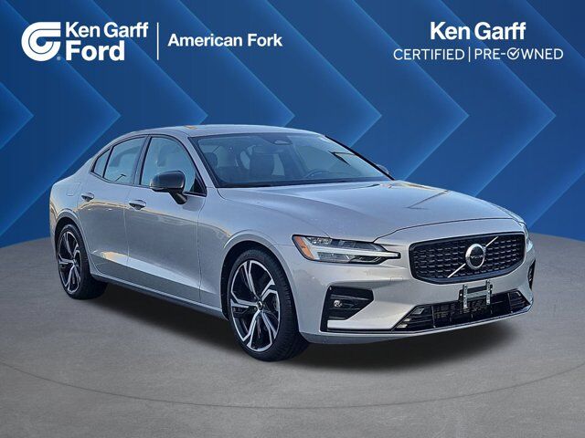 2024 Volvo S60 B5 Core Dark Theme