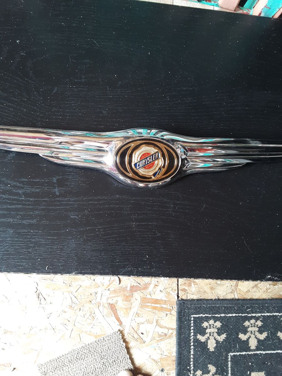 New 07 Chrysler Emblem