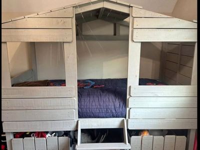 Cabin twin bed