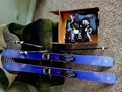 A Blizzard Black Pearl skis/bindings &Boots&Poles