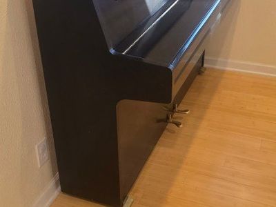 Samsick SU-105 Continental-style upright piano