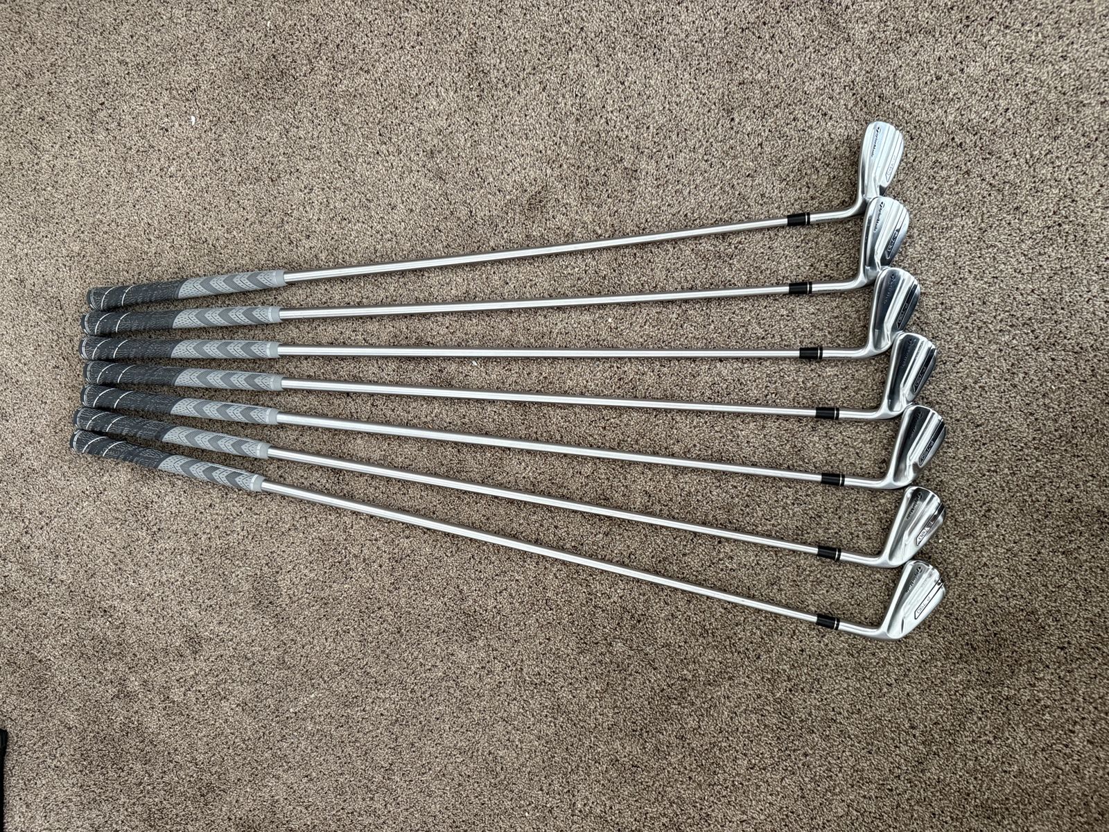 Taylormade p790 5-PW X-stiff + 1 in shafts