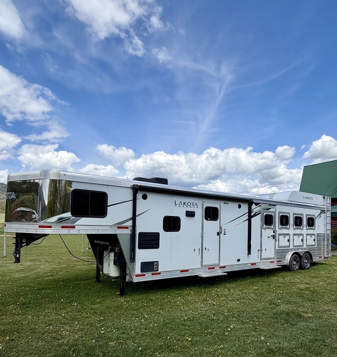 Lakota 4 horse living quarter