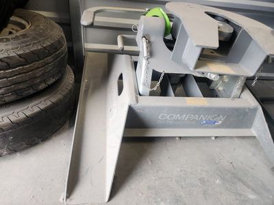 Companion 5th Wheel Hitch