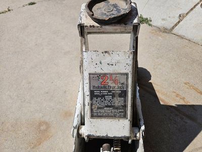 OLD SEARS 2 1/4 TON JACK
