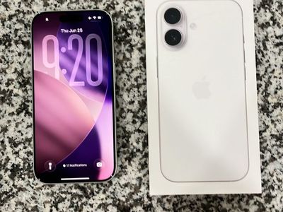 AT&T Apple iPhone 17 White 256GB with Box - Mint Condition