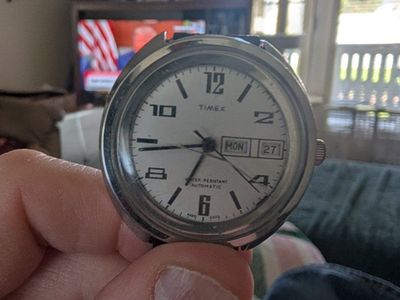 Vintage Timex Automatic Men's Watch White Dial Day Date Brown Leather Strap with crack in the crystal