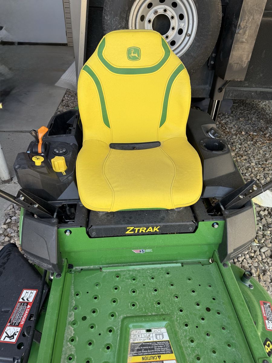 John Deere Riding Lawnmower