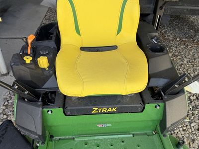 John Deere Riding Lawnmower