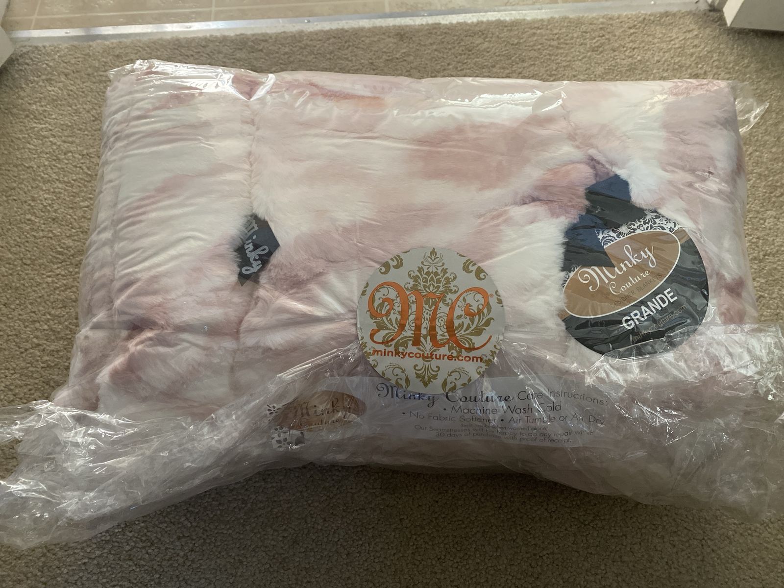Minky Couture grande size blanket