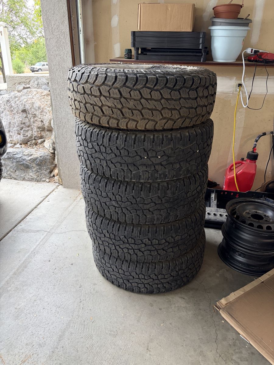 5 AT tires 285/75R16