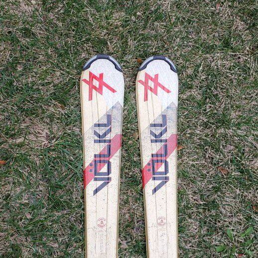 142 cm Volkl Downhill Skis Adjustable Bindings