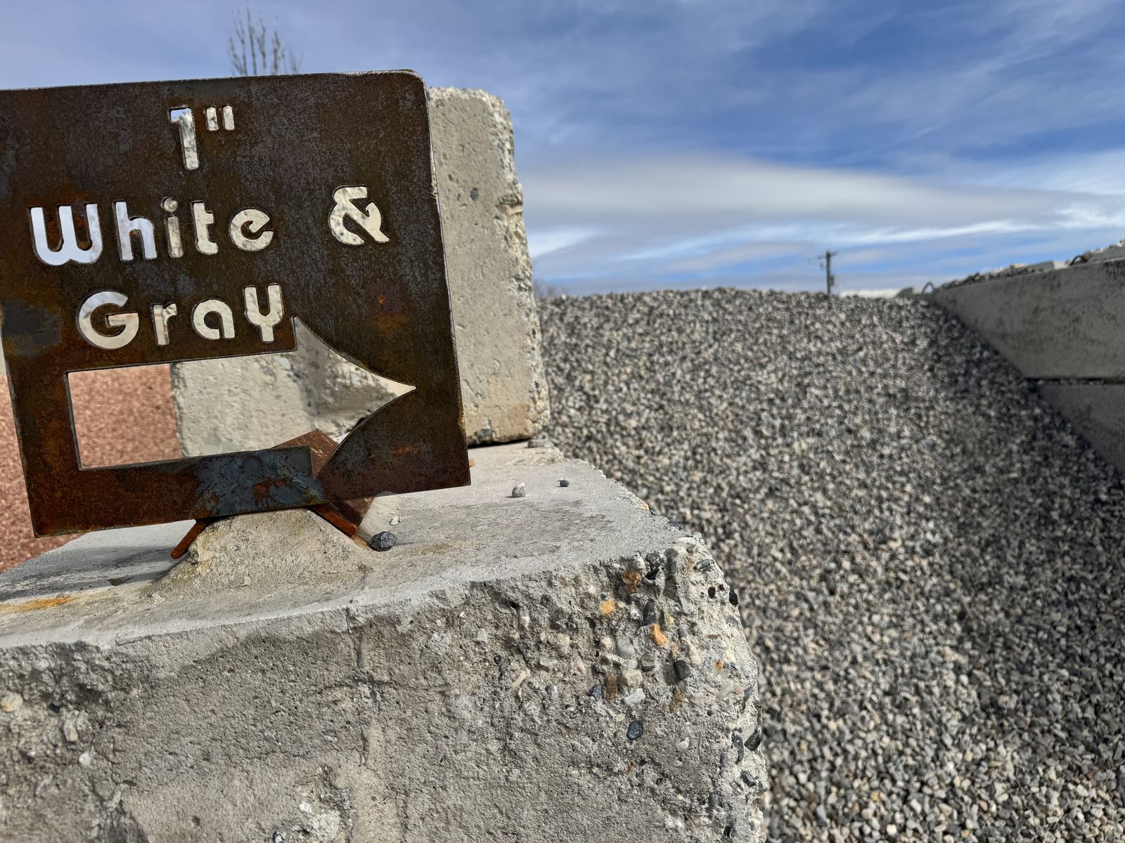 1 And 1 1/2 White And Gray Gravel