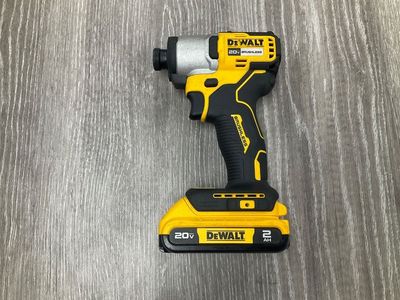 DEWALT 1/4 INCH CORDLESS IMPACT DRIVER W/ 2AH BATTERY